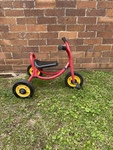 18: Red metal trike 01