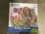777: Build & bloom building set