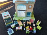 Le Toy Van Hospital Set