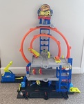 25: Hot Wheels Mega Loop Garage 