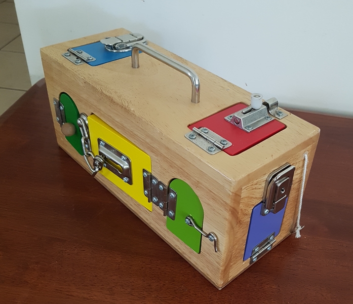 B2018: Large Activity Lock Box