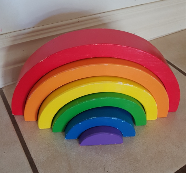 B2032: Rainbow stacker