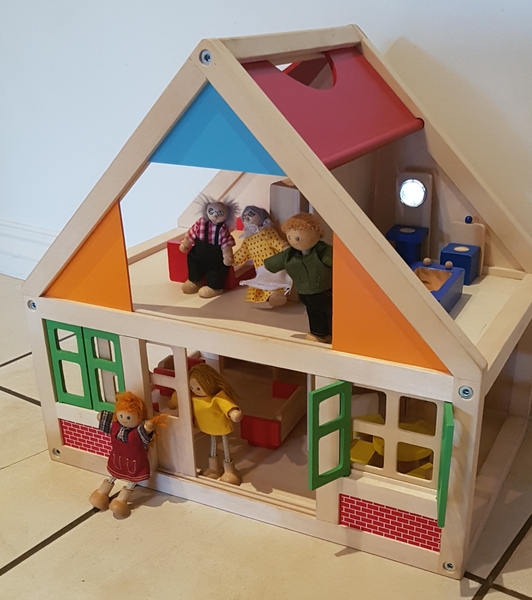 B2101: Wooden Doll House