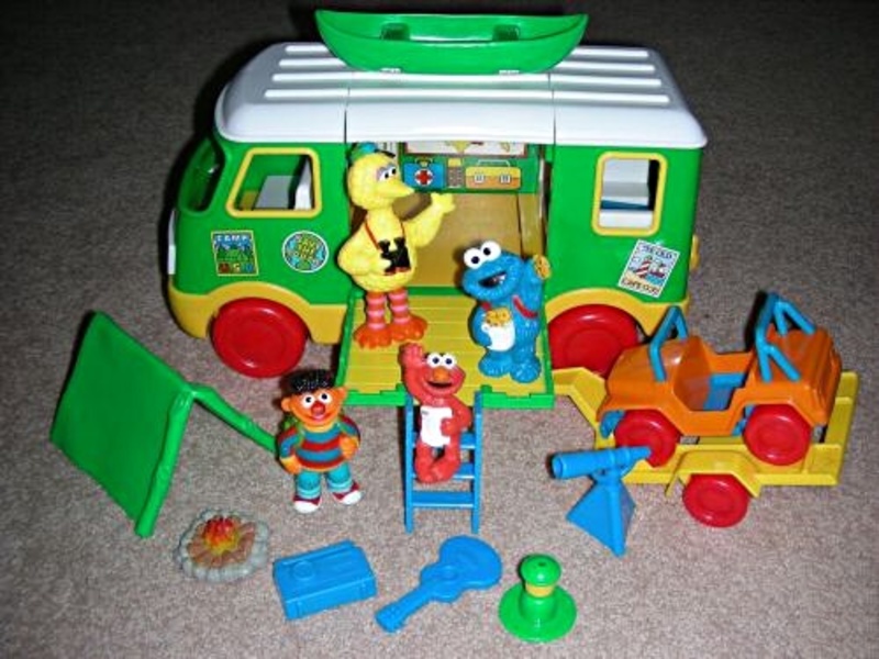 B690: Sesame Street Camper