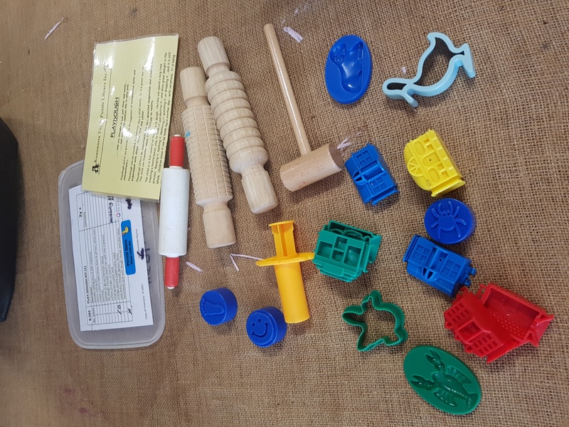 B584: Play dough kit (1)