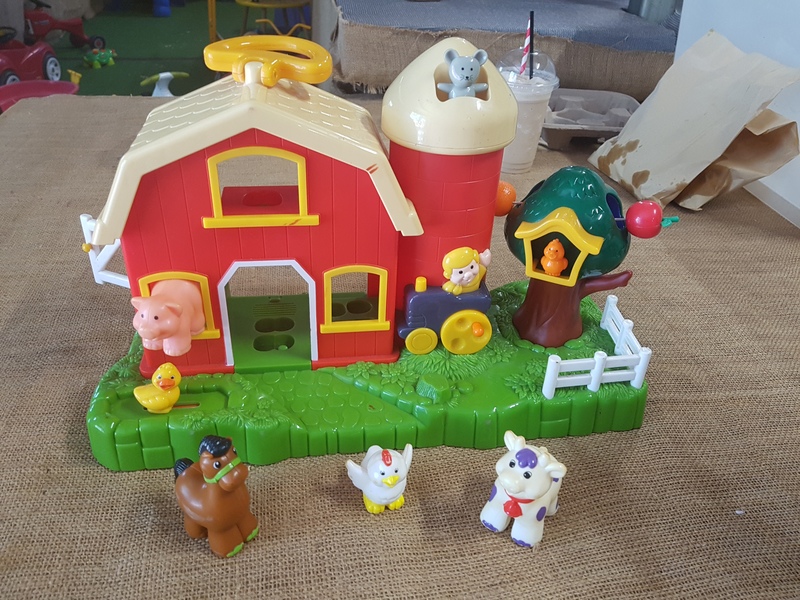 B648: Activity Farm Yard Set 1