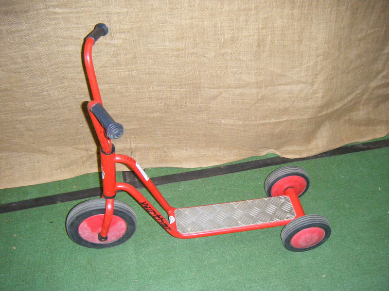 A793: 3 Wheel Scooter- Red