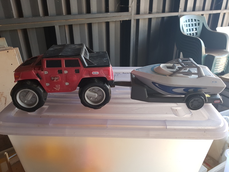 B829: Hummer H1 Hauler with Speed Boat