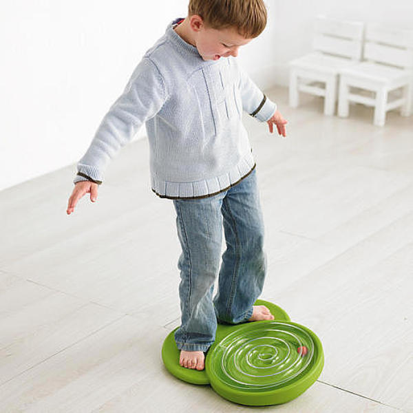 B837: Putt putt balance board