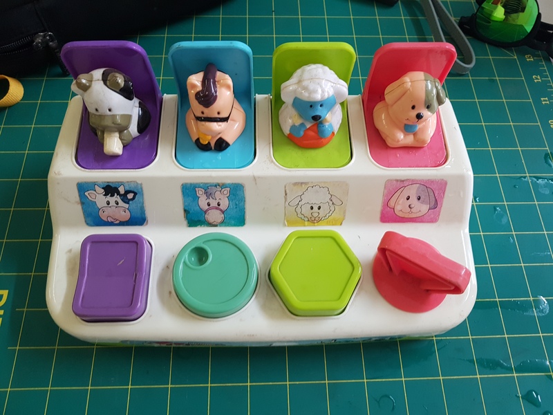 B925: Pop- up Farm Animals