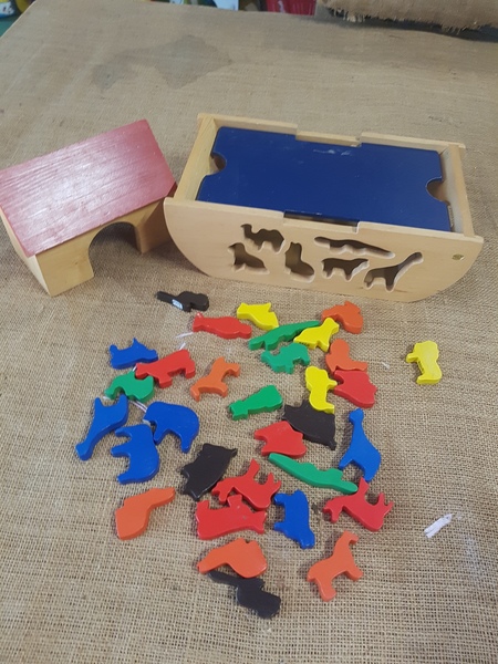 B365: Noah's Ark - wooden
