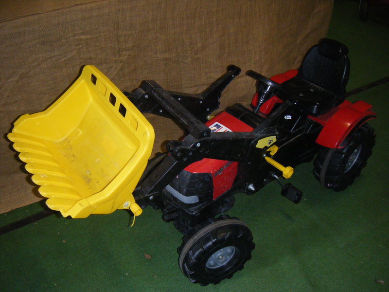 A1601: Case Pedal Tractor with Loader (IH Puma 225 73322351)