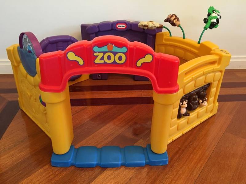 B538: Little Tikes activity zoo