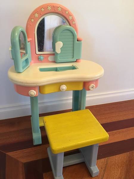 E555: Star Vanity Table