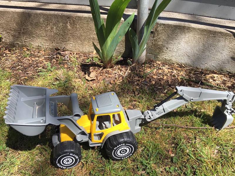 E450: Plasto Tractor with trencher and shovel