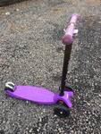 MICRO purple scooter