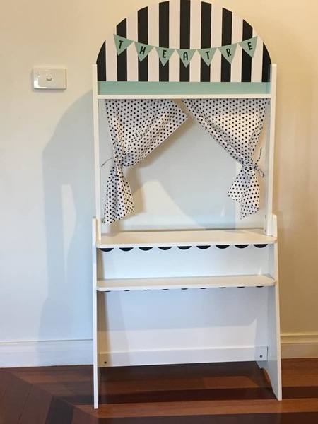 E660: Puppet theatre/Market stall