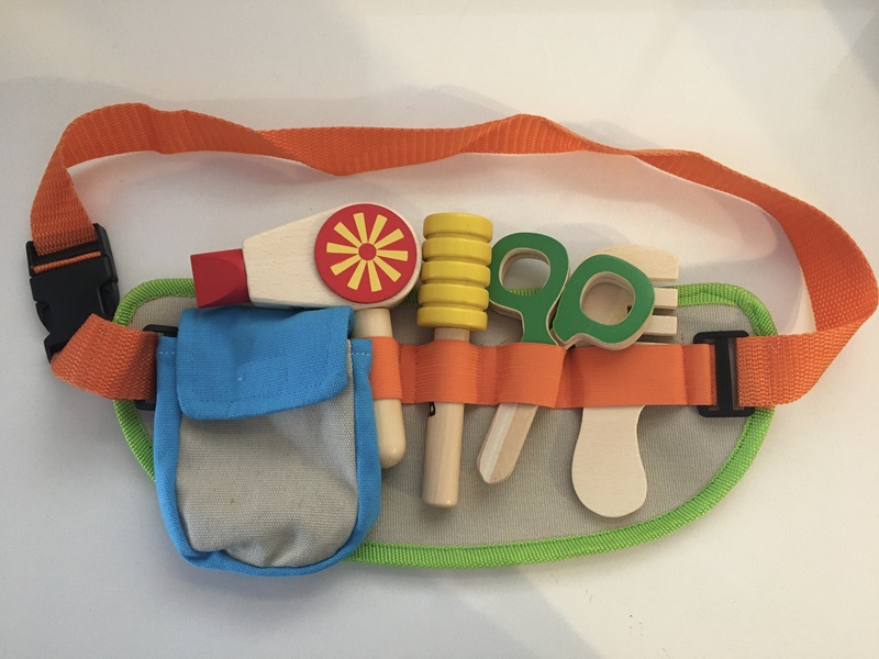 E8: Wooden barber's belt