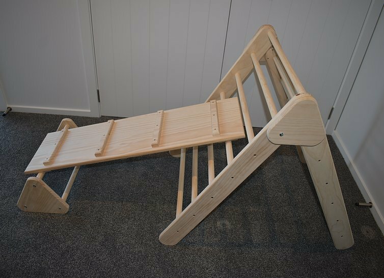 130: Pikler triangle with slide