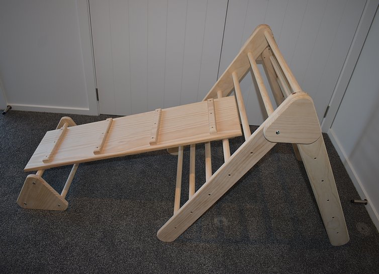 152: Pikler triangle with climber