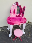 608: Dressing table