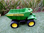 John Deere Tip Truk