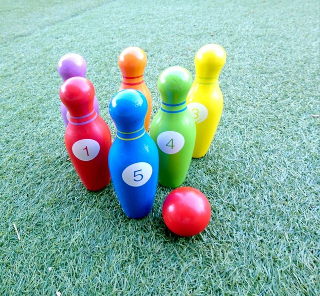A162: Wooden Bowling Set