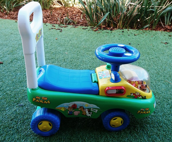 A204: On The Farm Ride On Car