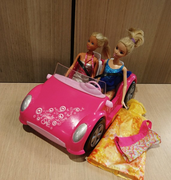 E1465: Barbies and Car Set PC
