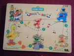 SESAME STREET DANCE TO THE BEAT Peg Inset Puzzle