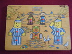 BANANAS IN PYJAMAS AT THE BEACH Peg Inset Puzzle