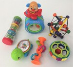BEGINNER BOX 8: Assorted grasping and rolling toys