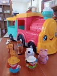 VE34: Fisher-Price Little People Big ABC Animal Train