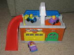 Wheelies store and go garage Little People