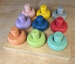 Matching pegs 18 piece puzzle