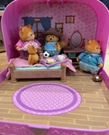 Bedroom play set with 4 figures