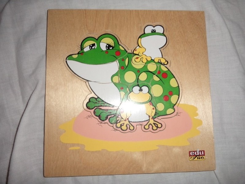 P135: Froggies family puzzle