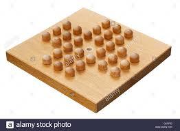 Da15: Solitaire - pegs on a wooden board