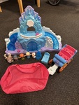 L2001: Little People Disney Frozen Castle and Kristoff’s Sleigh