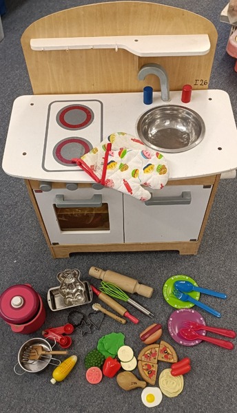 I26: Wooden Kitchen & Cooking Set