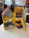 DL082: Peppa Pig dollhouse