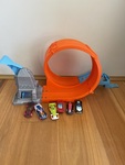 SW52: Hot wheels with loop 