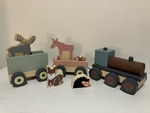 B005: Toy Train with Animals