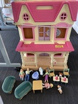 HAPPY FAMILIES DOLLS HOUSE