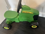 E38: JOHN DEERE SIT N SCOOT TRACTOR