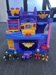 N253: IMAGINEXT DC SUPERFRIENDS HERO HIDEOUT