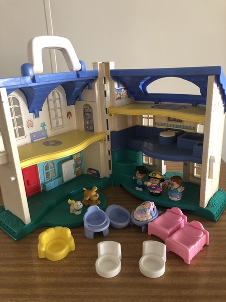 F23: Fisher Price (Small) House Playset