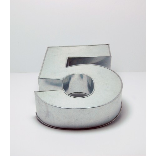 T15: Number 5 Cake Tin