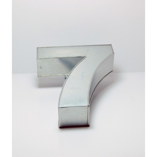 T17: Number 7 Cake Tin