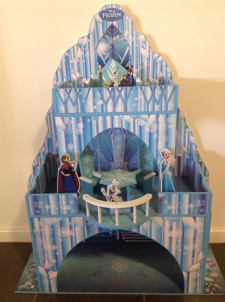 F38: Wooden Frozen Castle Doll House incl. Elsa & Anna Dolls